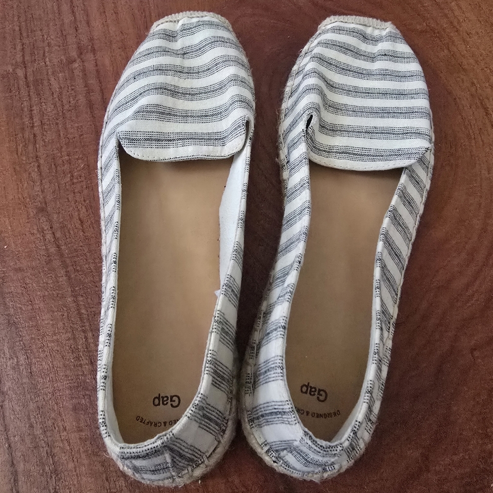 GAP Striped Canvas Ballet Flats in White and Black Sz.9
